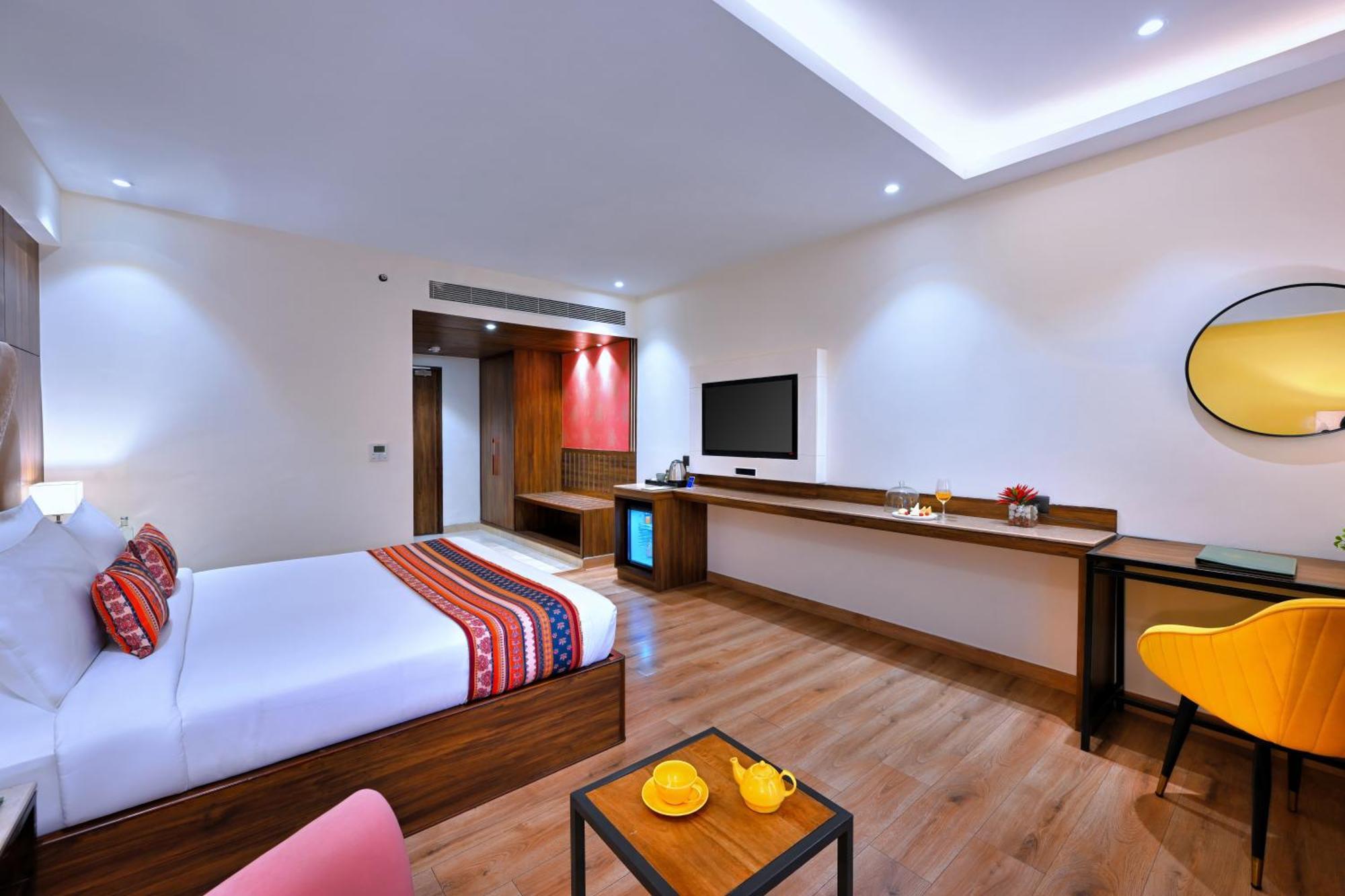 Golden Tulip Agra Hotel Agra  Exterior photo