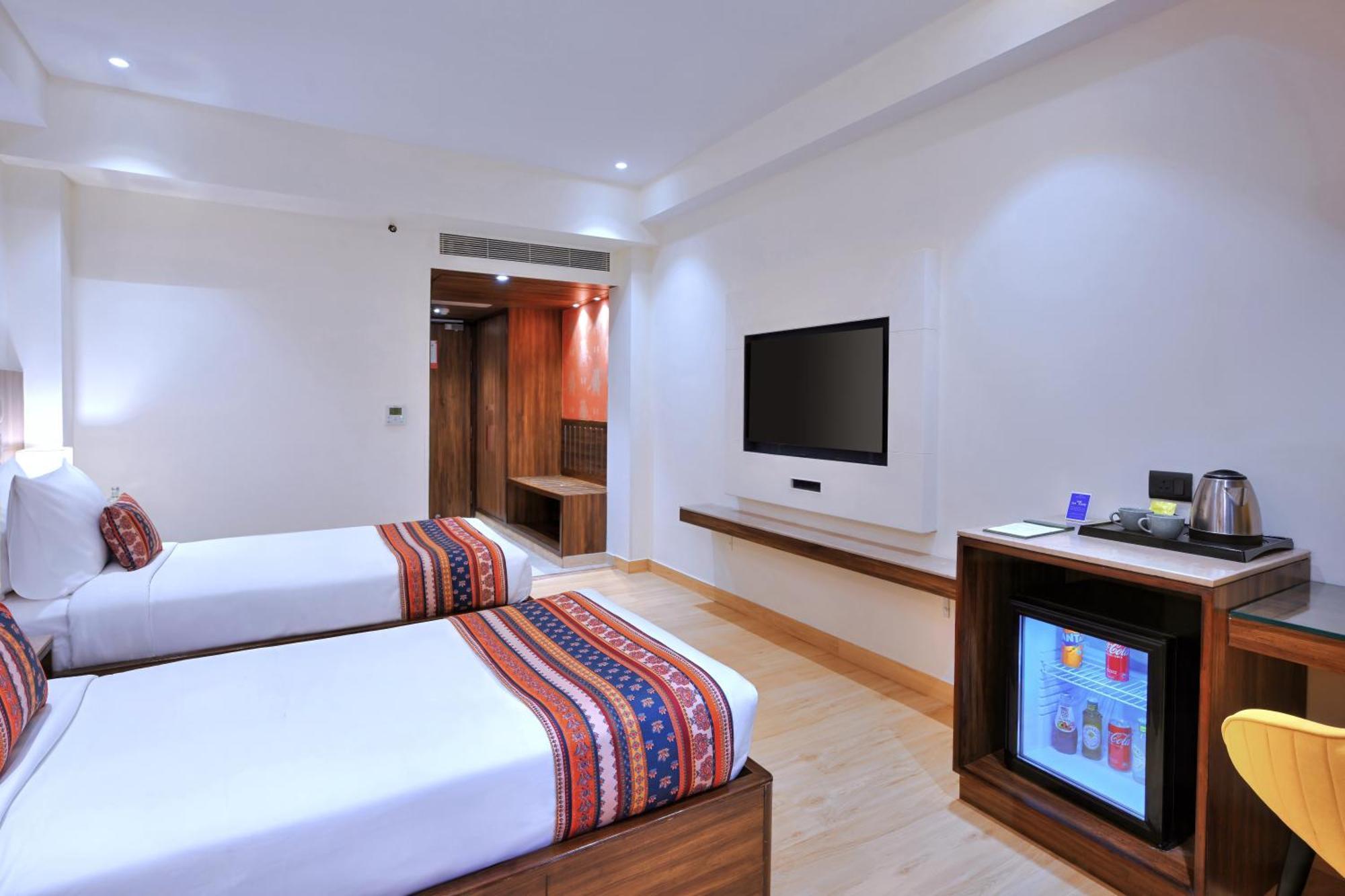 Golden Tulip Agra Hotel Agra  Exterior photo