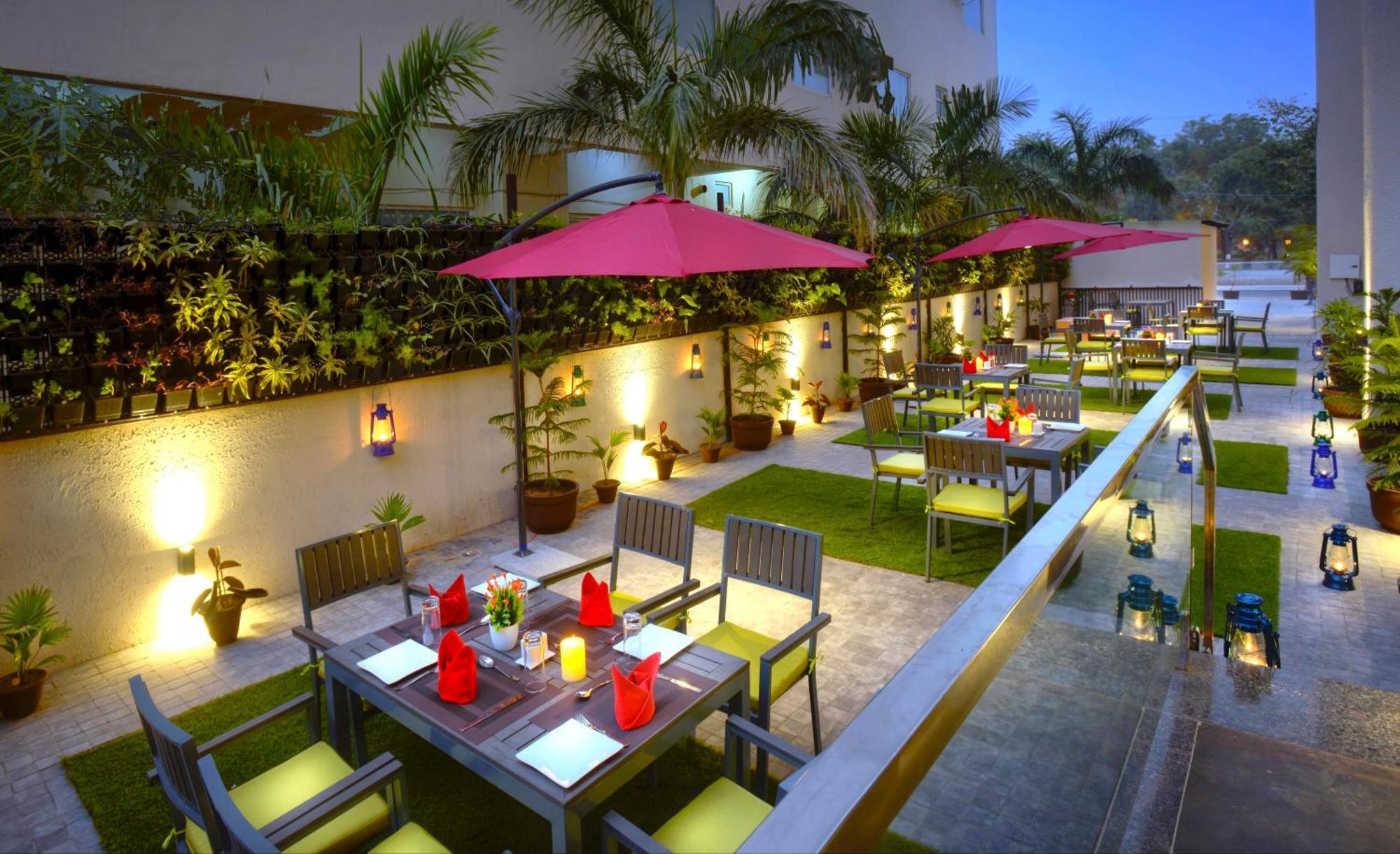 Golden Tulip Agra Hotel Agra  Exterior photo