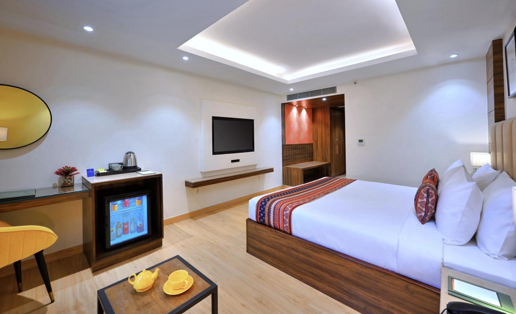 Golden Tulip Agra Hotel Agra  Exterior photo