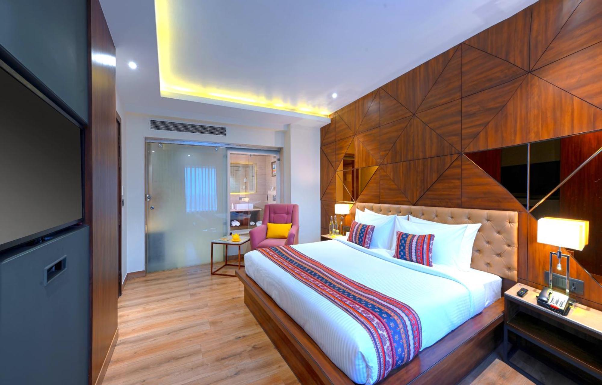 Golden Tulip Agra Hotel Agra  Exterior photo